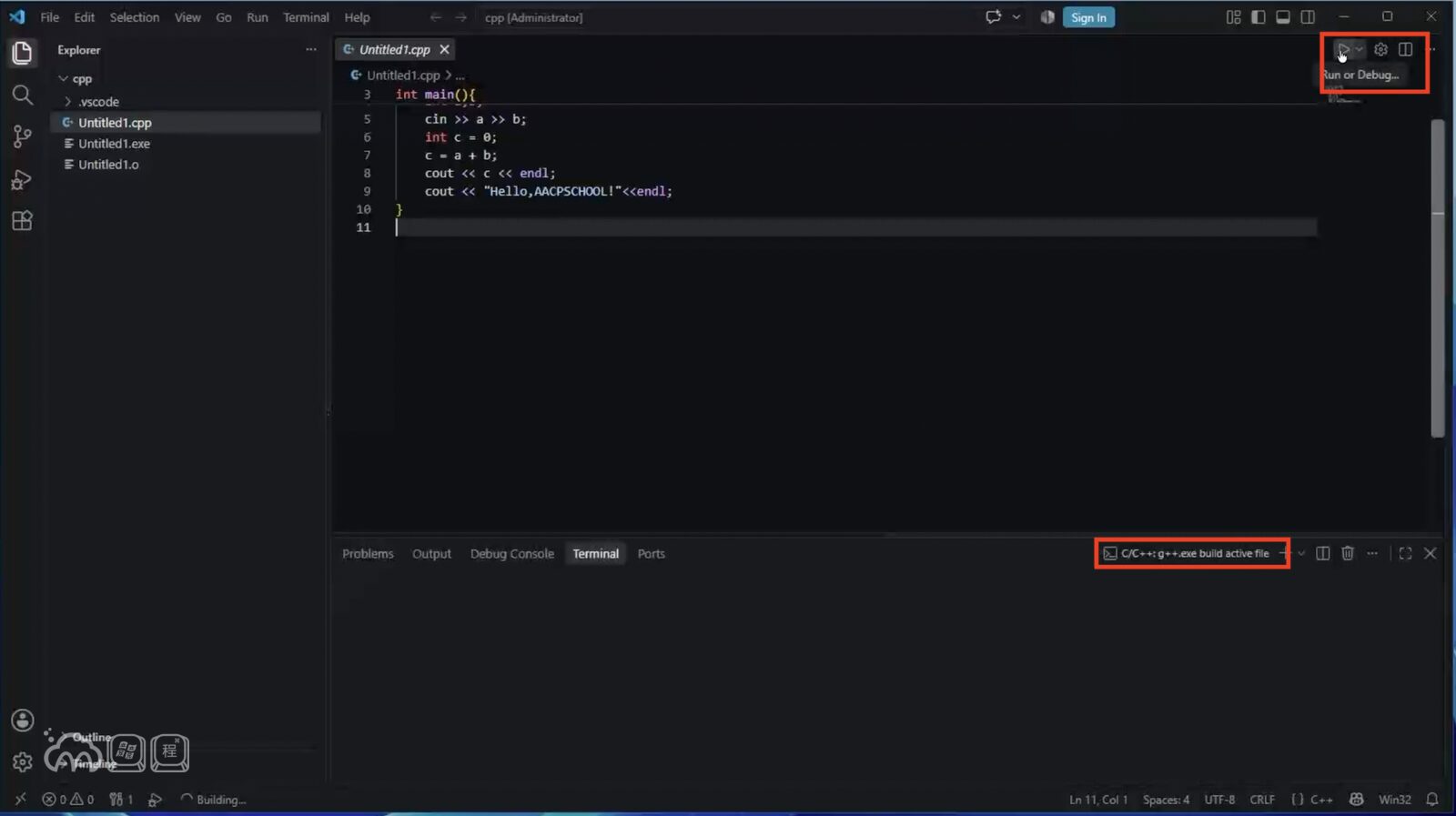 VS Code 的截圖，紅框標出右上角的執行鈕，以及下方終端機正在跑 C/C++: g++.exe build active file